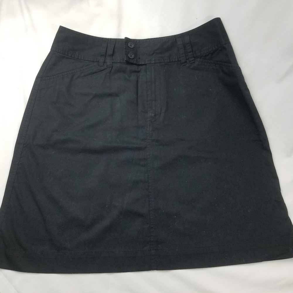 Gap Black khaki skirt